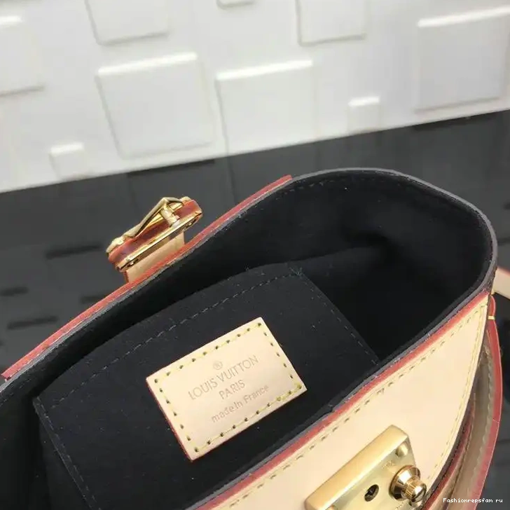 Fashionrepsfam ru LV 19T1L0043 Bags 0810